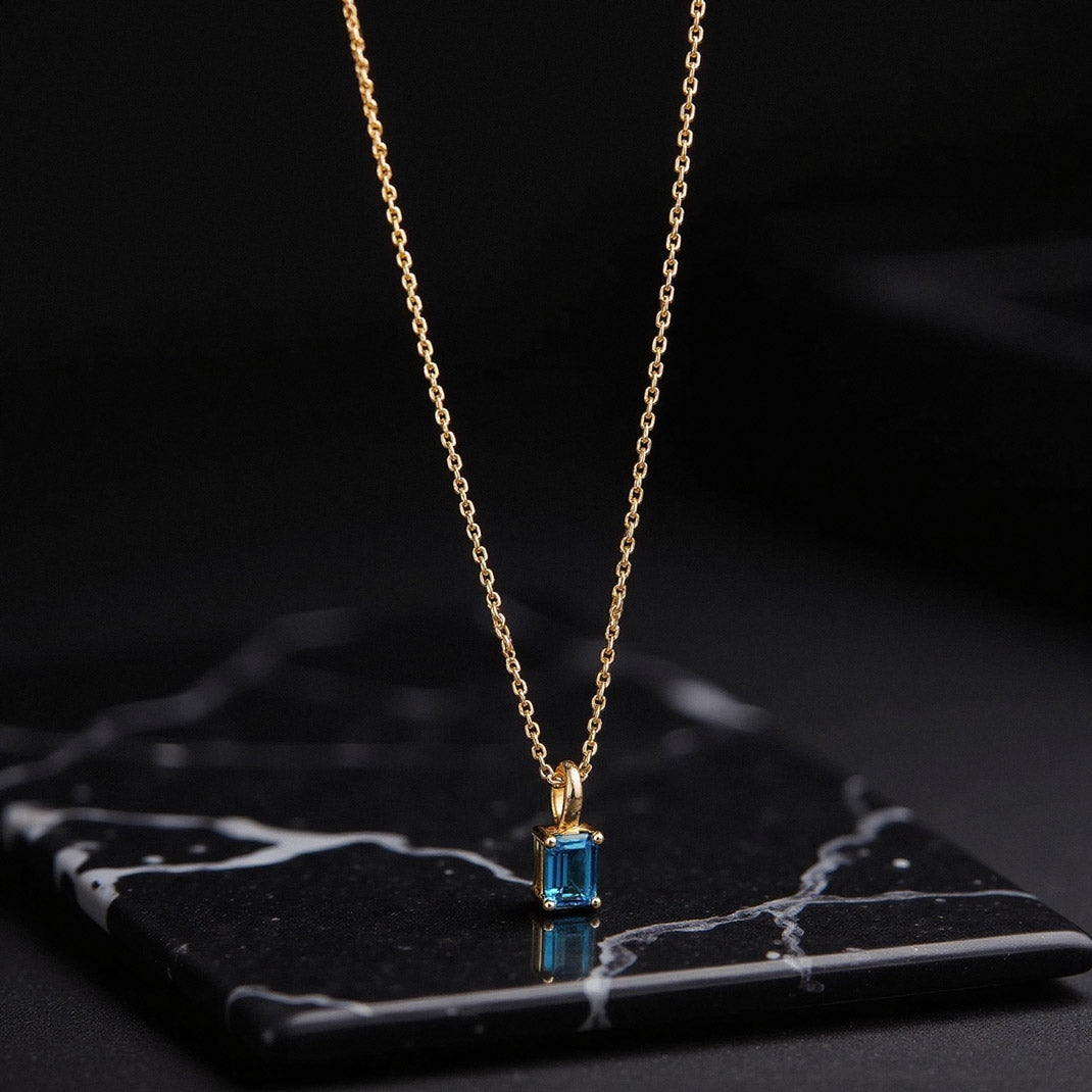 Collier avec pierres de naissance multicolores (lot)