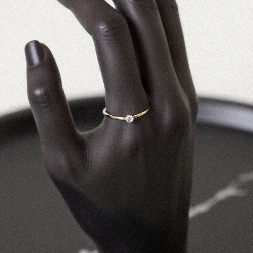 Mini bague avec pierre de naissance (lot)