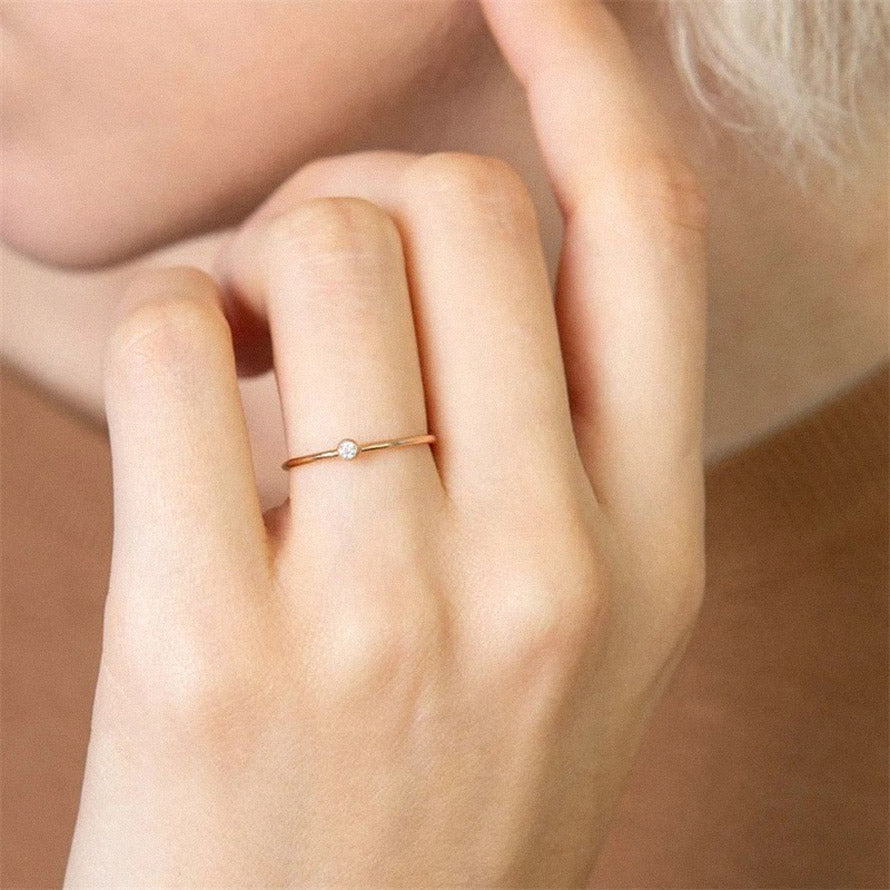 Mini bague avec pierre de naissance (lot)