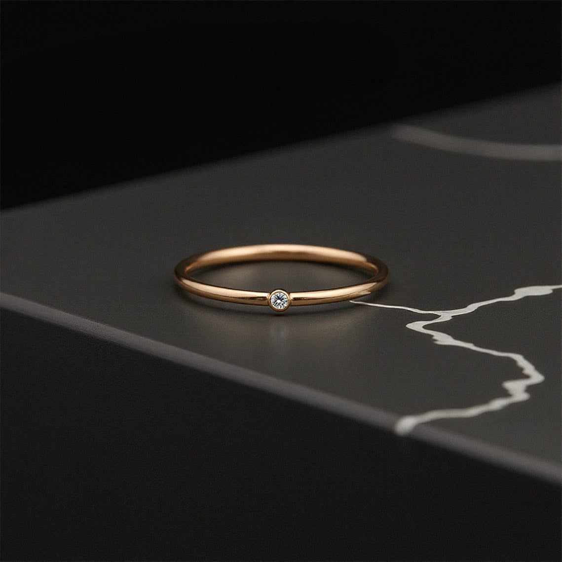 Mini bague avec pierre de naissance (lot)