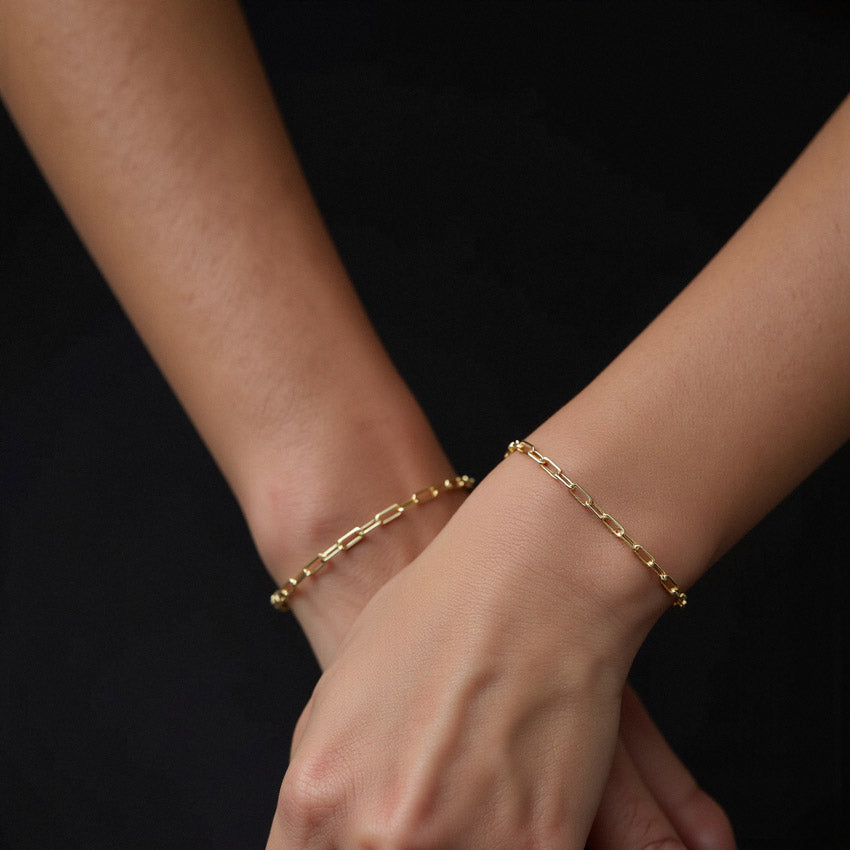 Glänzendes Büroklammerarmband